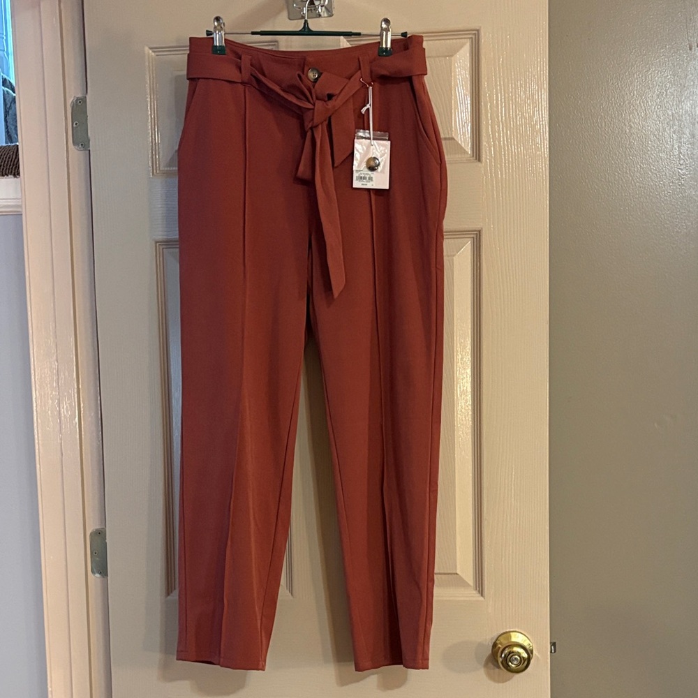 NWT Lauren Conrad dress pants in mauve. High raise size 8.